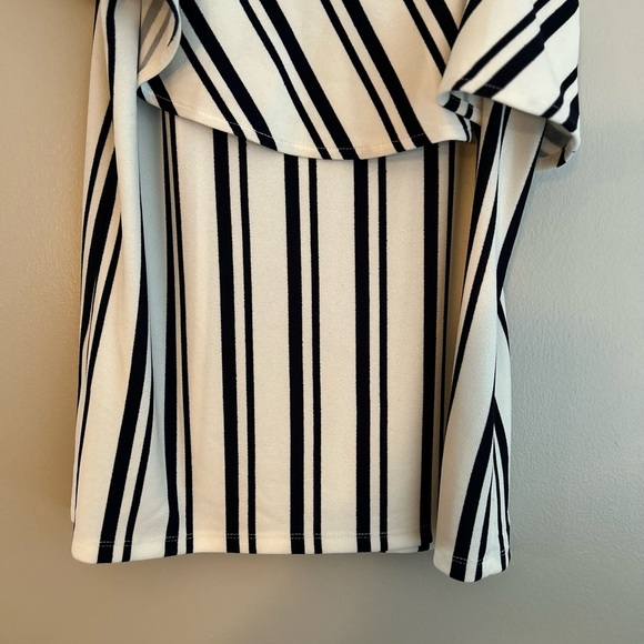 Banana Republic White and Navy Off the Shoulder Blouse - Picture 4 of 4